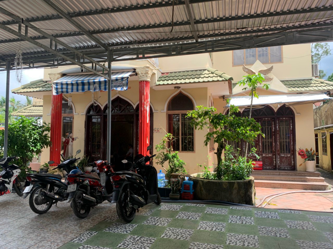 Di dời nhà lùi 70m